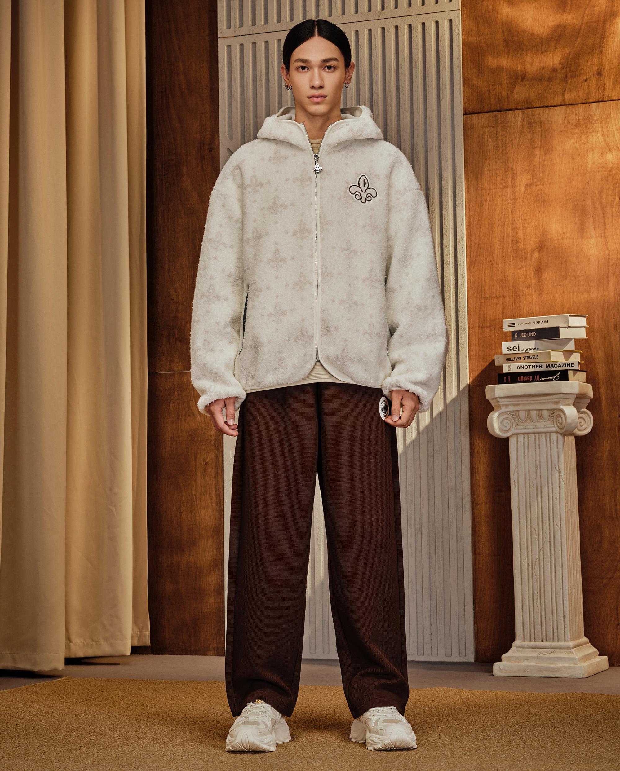 1010619-948 | MEN'S ALL-OVER IRIS LOGO FUZZY COTTON JACKET | WHT POLKA DOTS IRIS - Image 3